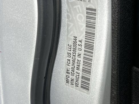 Certified 2025 Jeep Grand Cherokee Altitude image 34