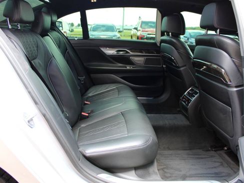 Used 2017 BMW 750i RWD image 42