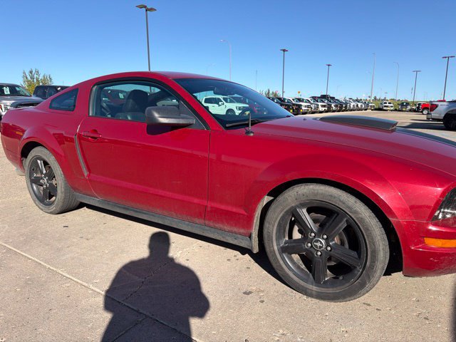 Used 2008 Ford Mustang Premium RWD image 2