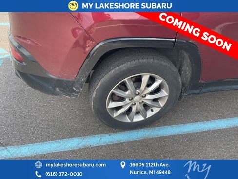 Used 2018 Jeep Cherokee Latitude AWD/4WD image 18