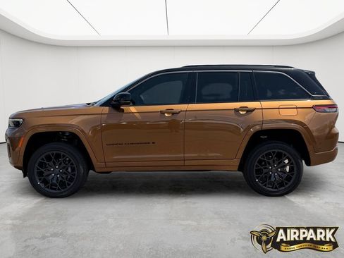 New 2026 Jeep Grand Cherokee Summit w/ Obsidian Package AWD/4WD image 7