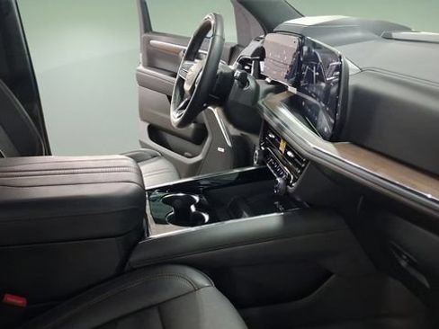 Used 2025 Chevrolet Tahoe High Country AWD/4WD image 12