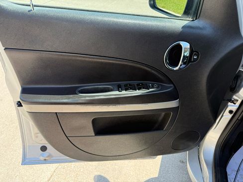 Used 2011 Chevrolet HHR LT FWD image 10