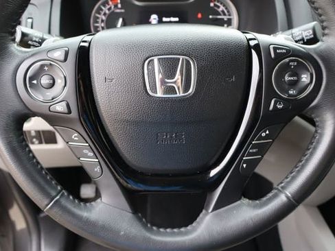 Used 2017 Honda Pilot Touring image 12