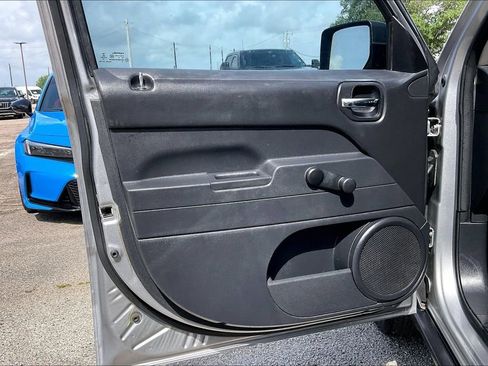 Used 2016 Jeep Patriot Sport FWD image 16