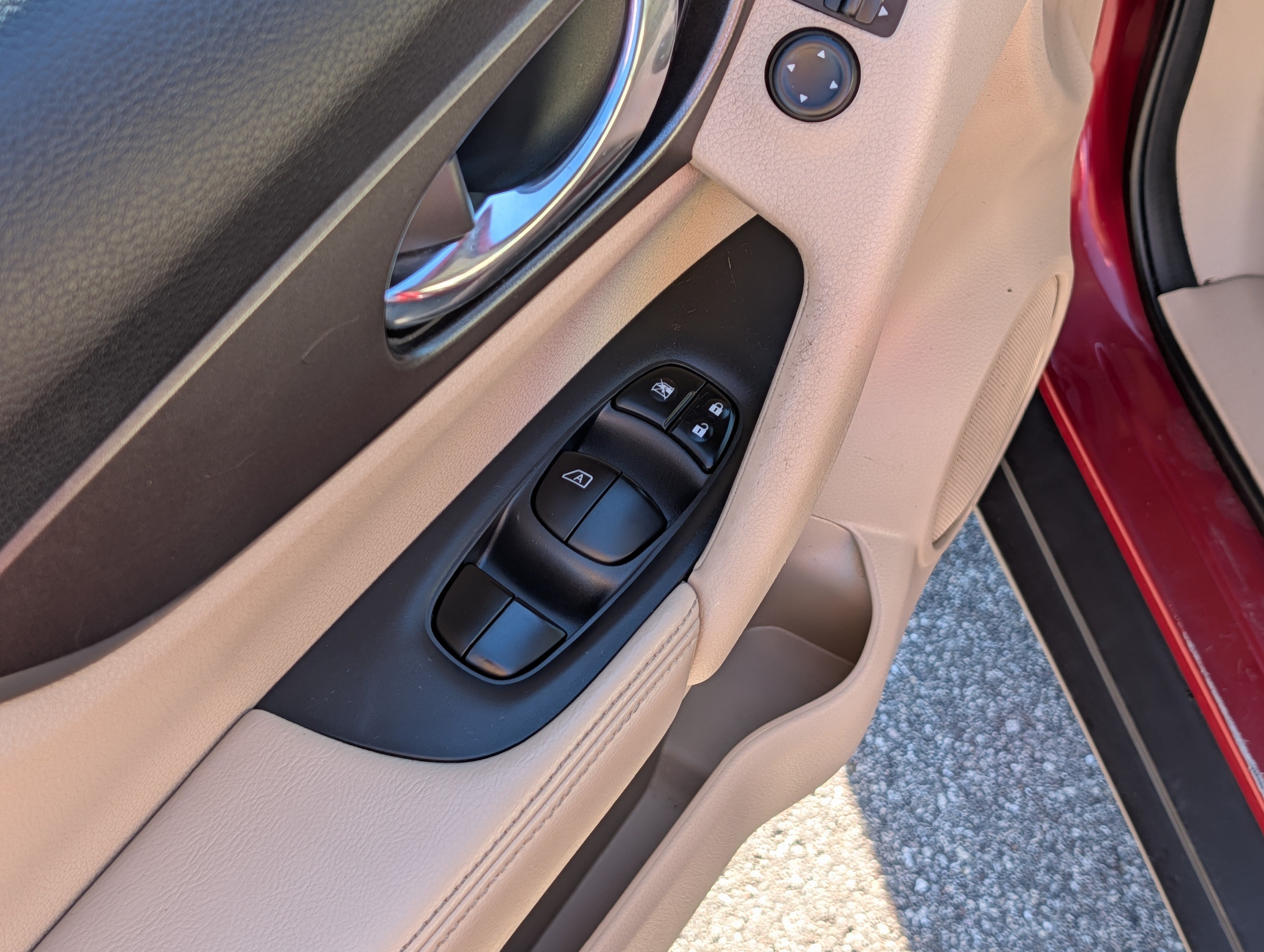 Used 2014 Nissan Rogue SV AWD/4WD image 19
