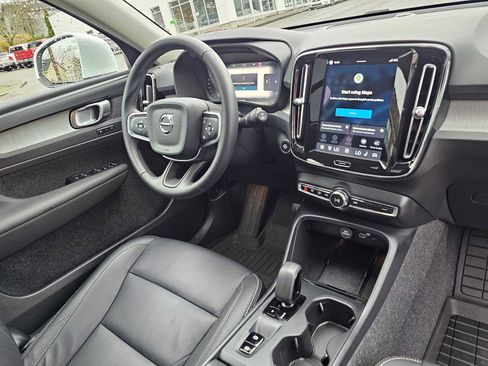 Used 2025 Volvo XC40 B5 Core w/ Protection Package Premier image 12