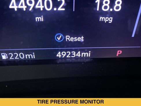 Certified 2023 Cadillac XT6 Sport w/ Platinum Package AWD/4WD image 4