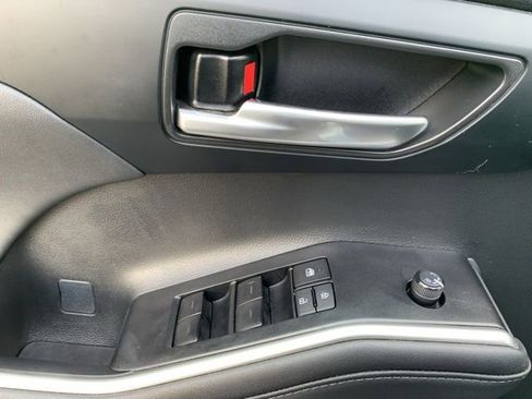 Used 2023 Toyota Highlander XLE image 12