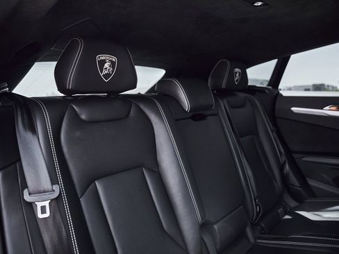 Used 2022 Lamborghini Urus AWD/4WD image 43