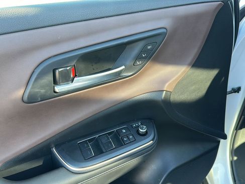 Used 2023 Toyota Crown Limited image 17