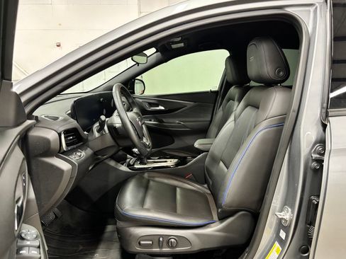 Used 2025 Buick Envista Sport Touring w/ Convenience I Package FWD image 17