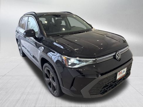 New 2026 Volkswagen Taos SE image 7