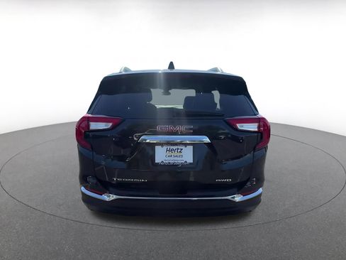 Used 2024 GMC Terrain SLT AWD/4WD image 12