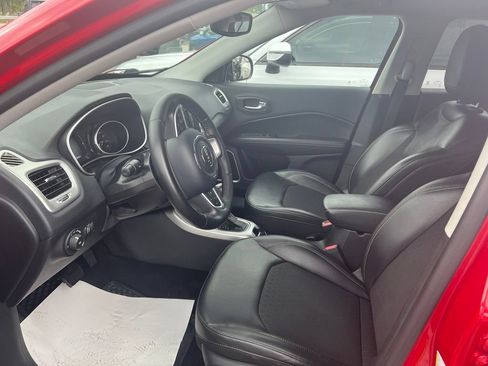 Used 2018 Jeep Compass Latitude w/ Cold Weather Group AWD/4WD image 4