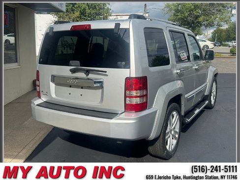 Used 2011 Jeep Liberty Sport AWD/4WD image 4