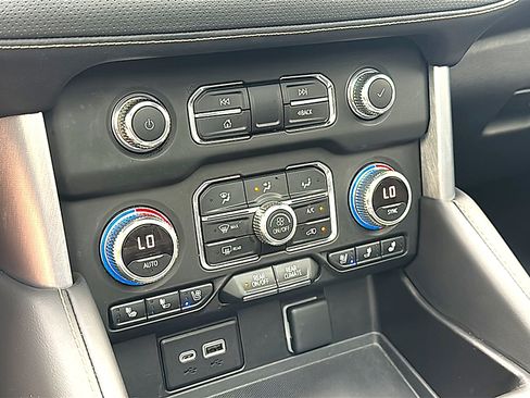 Used 2023 GMC Yukon SLT w/ SLT Premium Package AWD/4WD image 35