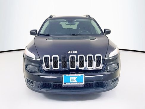 Used 2016 Jeep Cherokee Sport FWD image 2