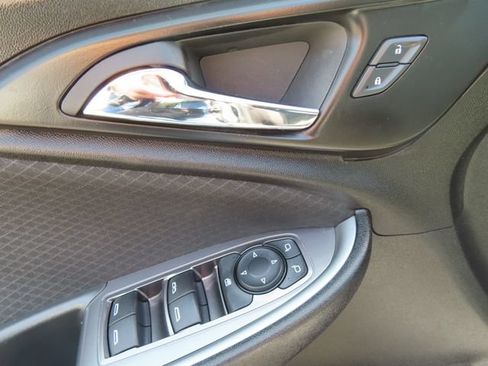 Used 2024 Chevrolet Malibu LT FWD image 13