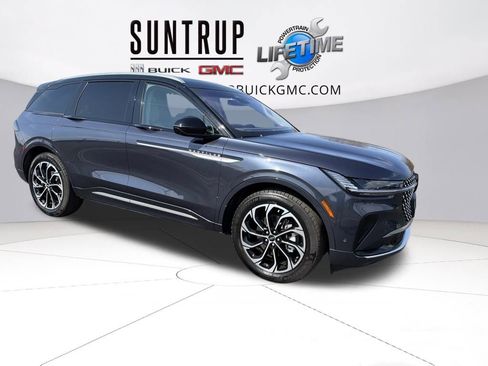 Used 2024 Lincoln Nautilus Reserve w/ Equipment Group 203A image 8