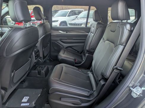 New 2025 Jeep Grand Cherokee L Limited image 24
