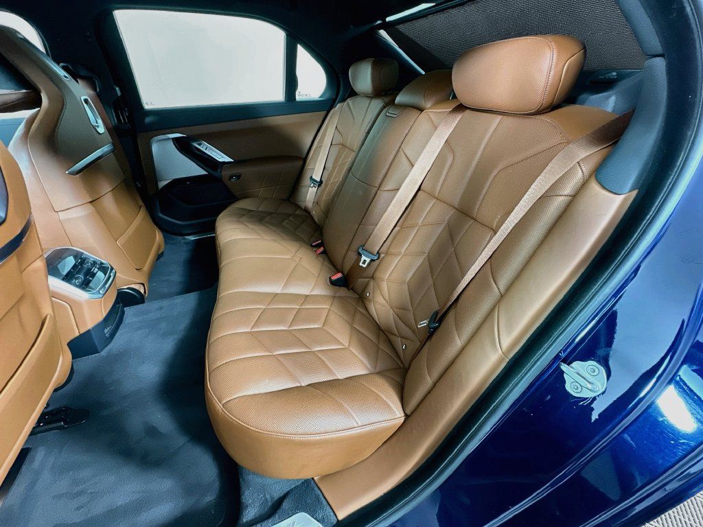 Certified 2024 BMW 760i xDrive AWD/4WD image 24