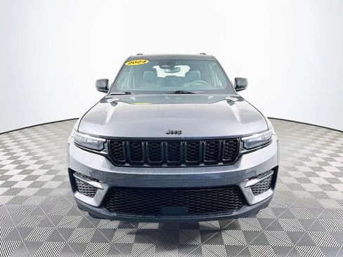 Certified 2024 Jeep Grand Cherokee Altitude image 4