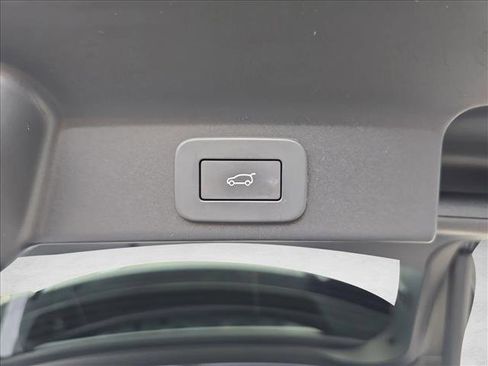 Certified 2025 Jaguar F-PACE R-Dynamic S image 13