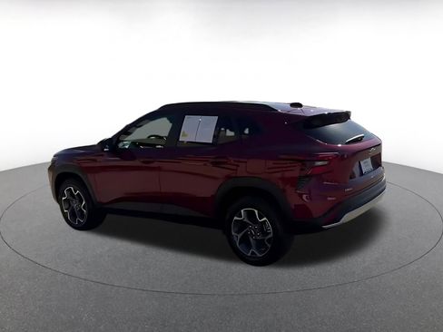 Used 2025 Chevrolet Trax LT image 11