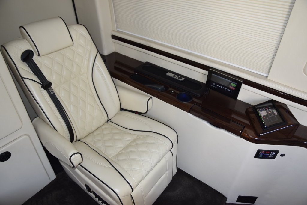 Used 2017 Mercedes-Benz Sprinter 2500 image 39