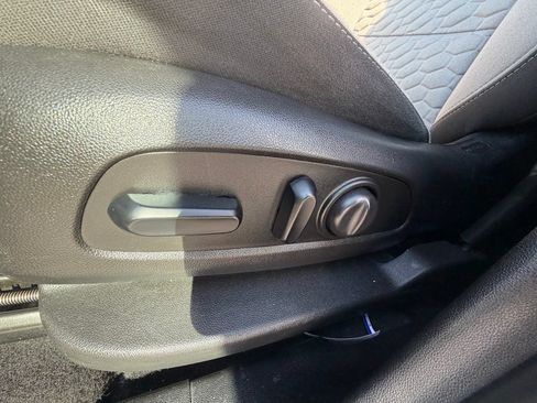 Used 2019 Chevrolet Equinox LS w/ LS Convenience Package AWD/4WD image 32
