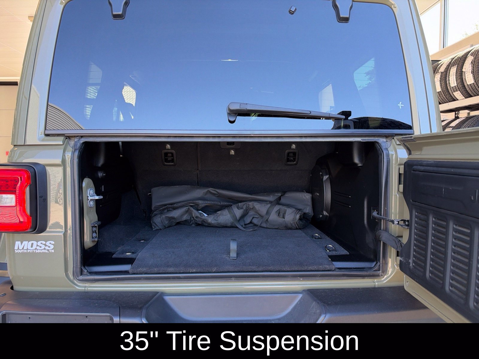 Used 2025 Jeep Wrangler Unlimited Rubicon AWD/4WD image 31