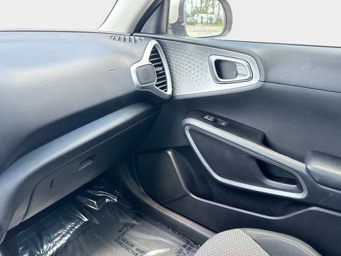Used 2020 Kia Soul LX FWD image 23