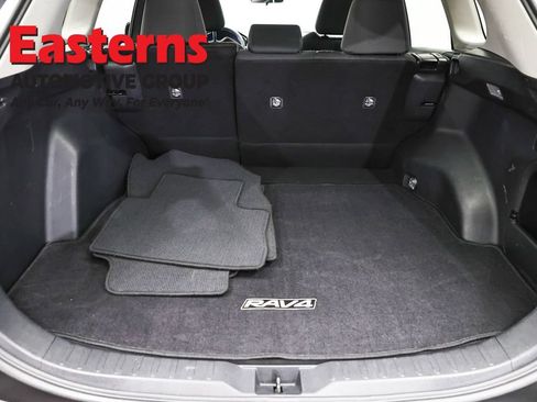 Used 2021 Toyota RAV4 XLE AWD/4WD image 9