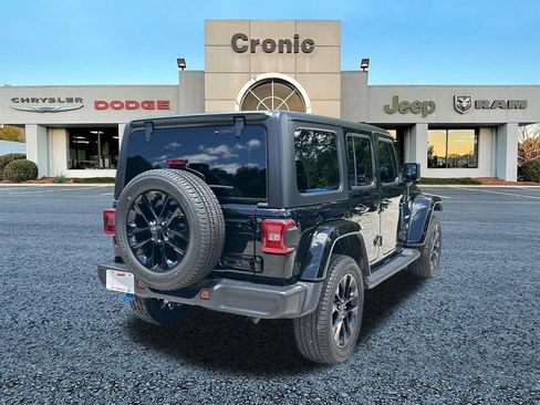 Used 2023 Jeep Wrangler Unlimited Sahara w/ Cold Weather Group AWD/4WD image 3