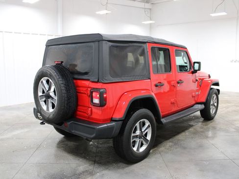 Used 2018 Jeep Wrangler Unlimited Sahara AWD/4WD image 9