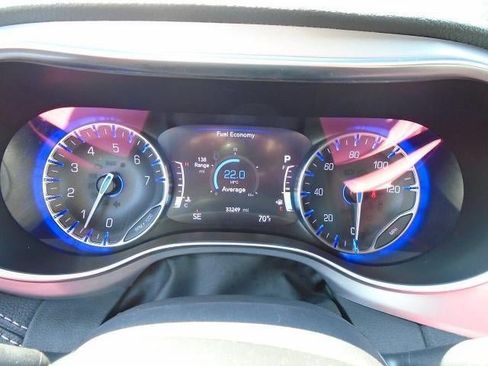 Used 2025 Chrysler Pacifica Limited FWD image 7
