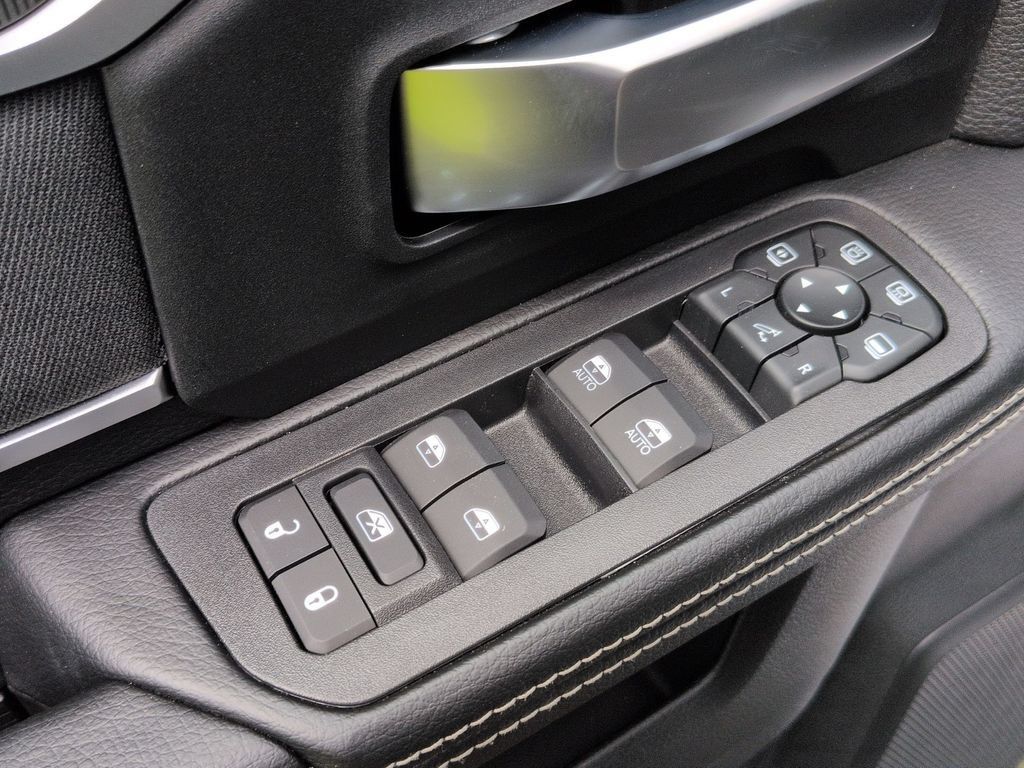 New 2026 RAM 3500 Big Horn AWD/4WD image 12