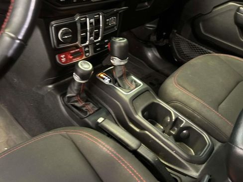 Used 2023 Jeep Wrangler Unlimited Rubicon w/ Cold Weather Group AWD/4WD image 23
