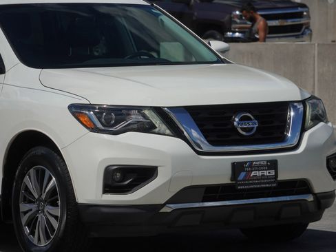Used 2017 Nissan Pathfinder SL image 19