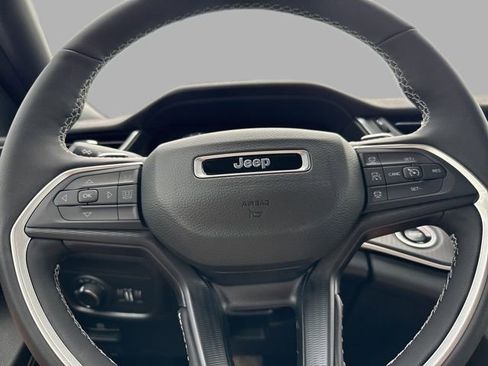 Used 2025 Jeep Grand Cherokee L Laredo w/ Luxury Tech Group I AWD/4WD image 15
