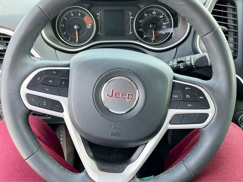 Used 2022 Jeep Cherokee Latitude w/ Trailer Tow Group AWD/4WD image 11