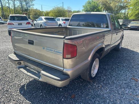 Used 2000 Chevrolet S10 Pickup LS w/ Preferred Equipment Group image 5