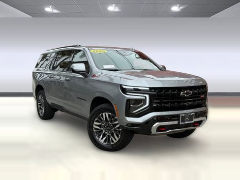 Used 2025 Chevrolet Suburban Z71 AWD/4WD image 6