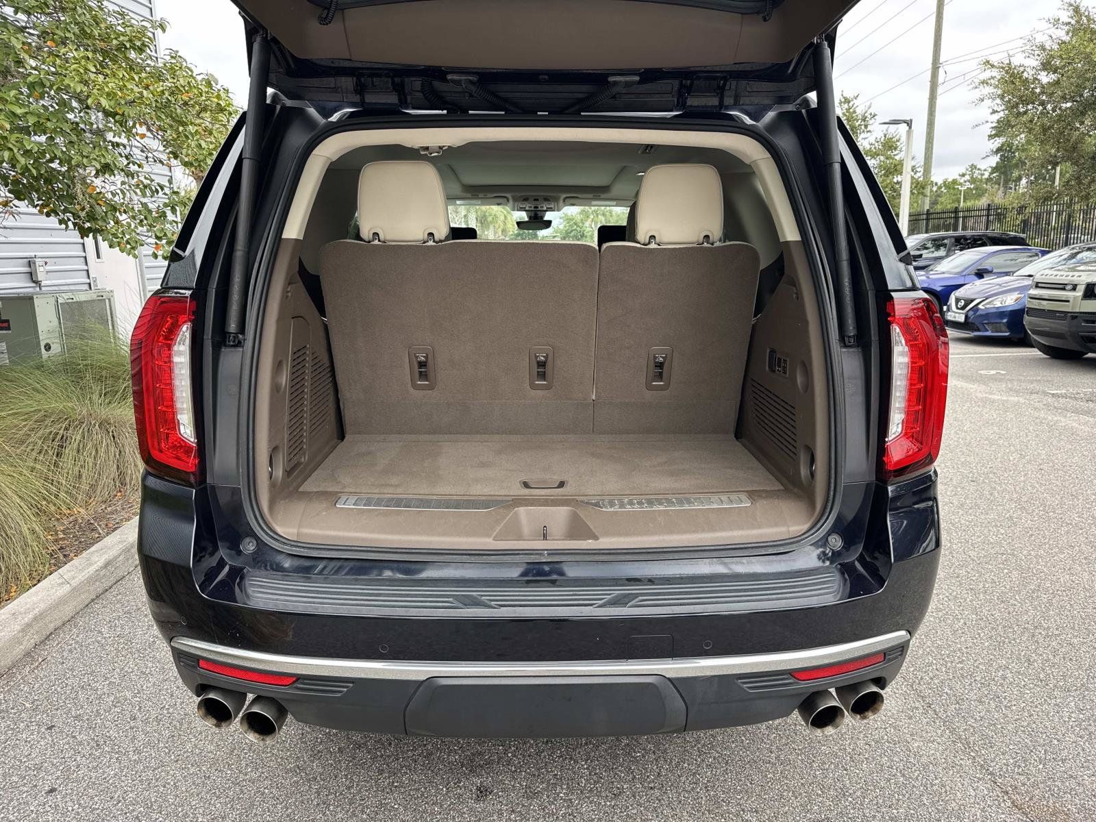 Used 2021 GMC Yukon Denali w/ Denali Premium Package AWD/4WD image 11