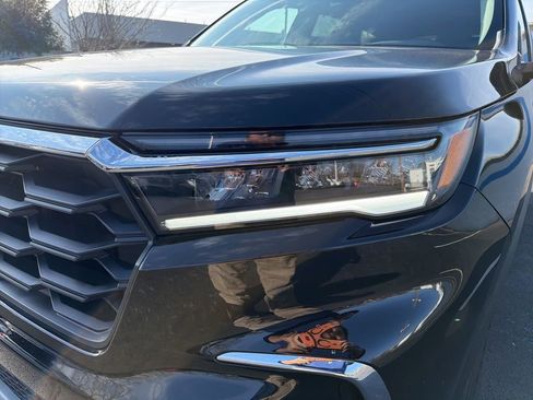 Certified 2025 Honda Pilot EX-L image 9