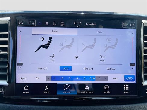 Used 2024 Chrysler Pacifica Touring-L image 19