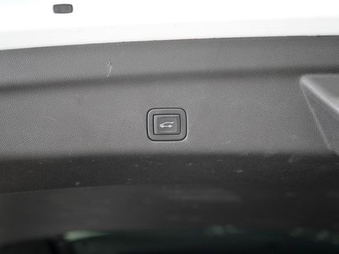 Used 2023 GMC Yukon SLT w/ SLT Premium Package RWD image 39