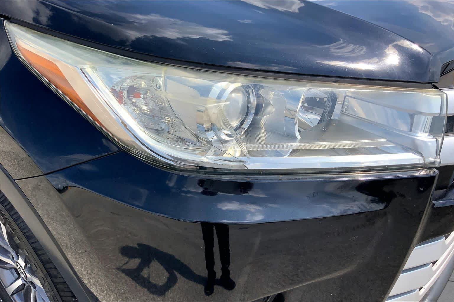 Used 2019 Toyota Highlander XLE AWD/4WD image 27