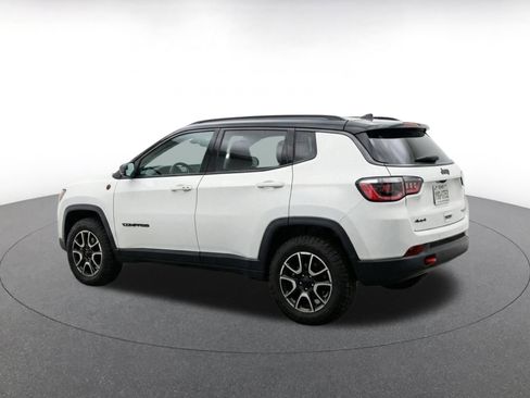 Used 2025 Jeep Compass Trailhawk AWD/4WD image 7